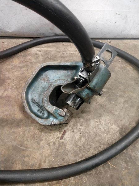 35 TON CLEVELAND PORTABLE HYDRAULIC PUNCH WITH POWER UNIT: STOCK #12521