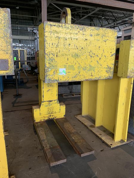 30,000 LB 15 TON ENGINEERED LIFTING TECHNOLOGIES SKID PALLET LIFTER: STOCK #10602