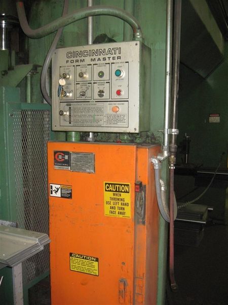 230 TON X 12' CINCINNATI HYDRAULIC PRESS BRAKE: STOCK #57269