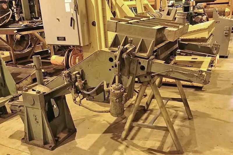 Tension Stand, Ruesch, 26" Wide