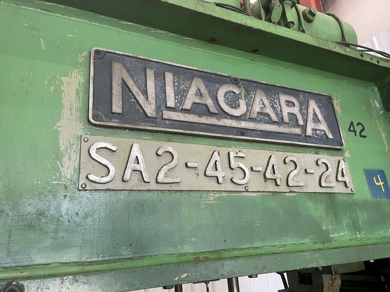45 TON NIAGARA MODEL #SA2-45-42-24 SSDC PRESS 2.5" STROKE: STOCK 15051
