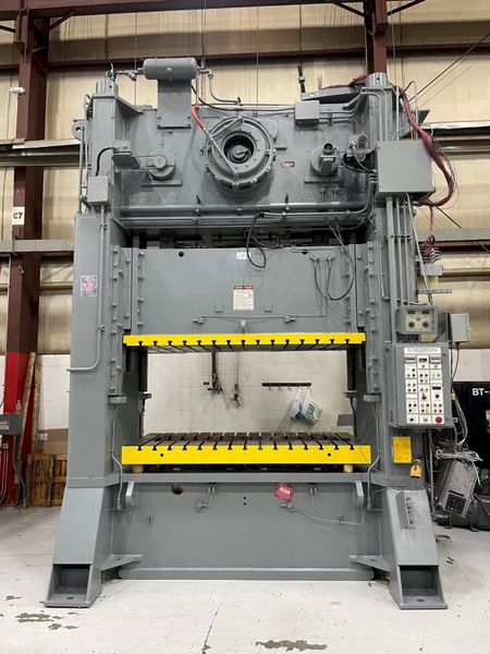 300 ton Verson S2-300-96-48t, New 1995