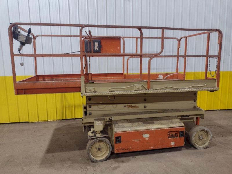 28' JLG MODEL #2658-E SCISSOR MAN LIFT 1,000 LB CAPACITY: STOCK #19394