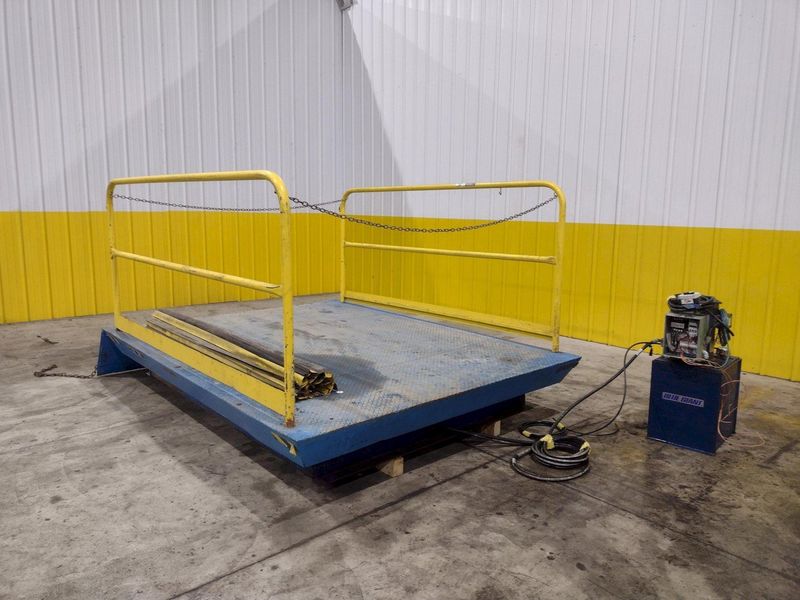 8,000 LBS X 108" X 84" BLUE GIANT MODEL #SEDPH 53-208 HYDRAULIC LIFT TABLE / ELEVATING DOCK: STO