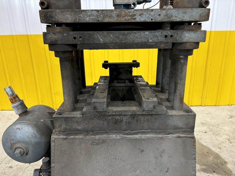 7 TON AIRAM 4-POST PNEUMATIC CUTOFF PRESS: STOCK #21825