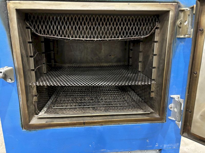 550 DEGREE X 18" X 18" BLUE M MODEL #OV-18A ELECTRIC OVEN: STOCK #21066