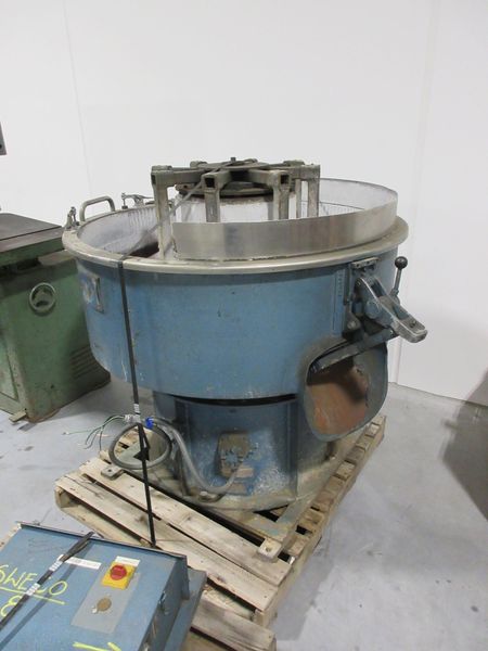 Sweco Vibro-Energy FMD-10HA Finishing Mill, 10 Cubic Ft Hopper, with Rotary Agitator