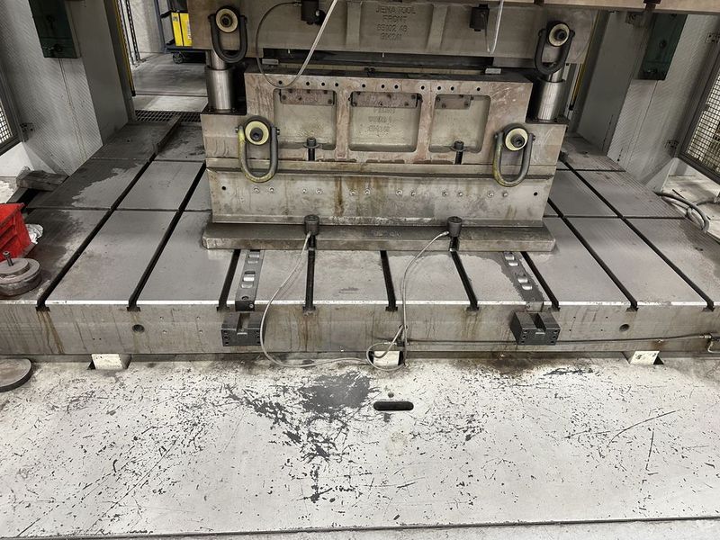Pacific 1350D 80″ x 123″ Straight Side 1350 Ton Hydraulic Press