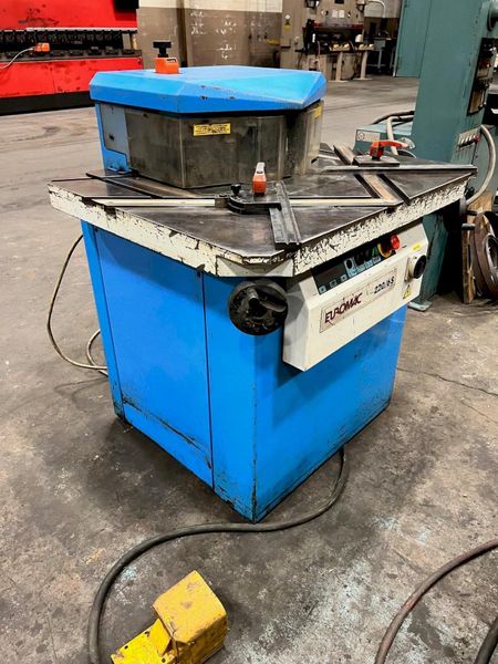 USED EUROMAC VARIABLE ANGLE 8" x 8" x 1/4" HYDRAULIC SHEET METAL NOTCHER, Stock# 10993, Year: 19