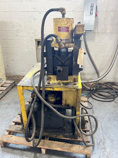 USED FABRILINE 4" X 4" X 3/8" HYDRAULIC ANGLE SHEAR MODEL FAS 44, Stock# 10995