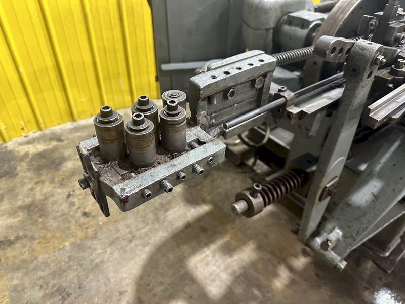 S3F NILSON MODEL #S3F WIRE BENDING FOUR SLIDE MACHINE WITH ELECTRIC CLUTCH: STOCK 17566