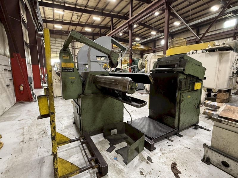 15,000 lbs. x 24" wide Feed Lease Coil Reel with Feed Lease Powered Straightener For Sale - Mode