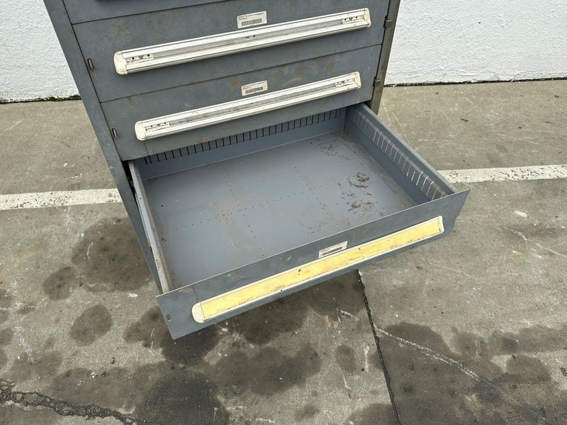 9 DRAWER 30" X 22-1/2" X 59" VIDMAR CABINET: STOCK #77985