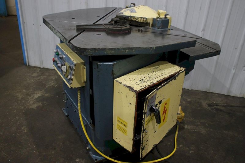 8-5/8" X 8-5/8" AMADA #CSW-220 CORNER NOTCHER & COPER: STOCK #76771