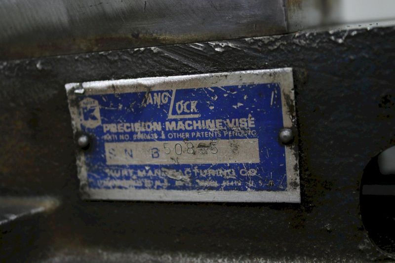6" KURT MODEL #D688 ANGLELOC MACHINE VISE: STOCK #76196