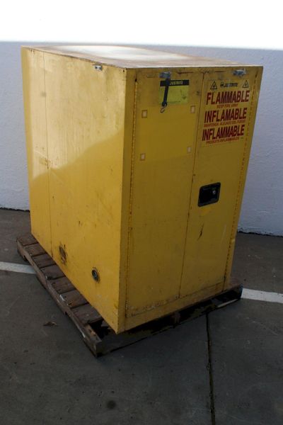 PAINT CABINET: STOCK #75752