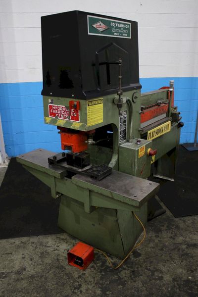 4" X 4" X 3/8" METAL MUNCHER HYDRAULIC IRONWORKER:  STOCK #75682