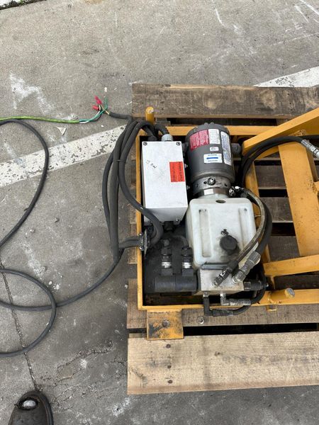 4000 LB PRESTO ECOA MODEL #CLTLT HYDRAULIC TILTING LIFT TABLE: STOCK #78096
