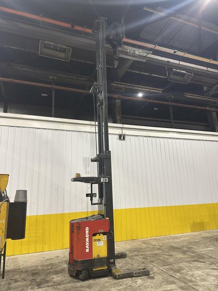 3,500 LB RAYMOND MODEL #EASI DEEP REACH ELECTRIC FORK LIFT TRUCK: STOCK 22098