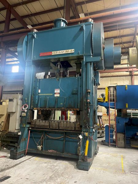 600 ton Niagara SC2-600-96-60 Used Straight Side Mechanical Metal Stamping Press For Sale, Year