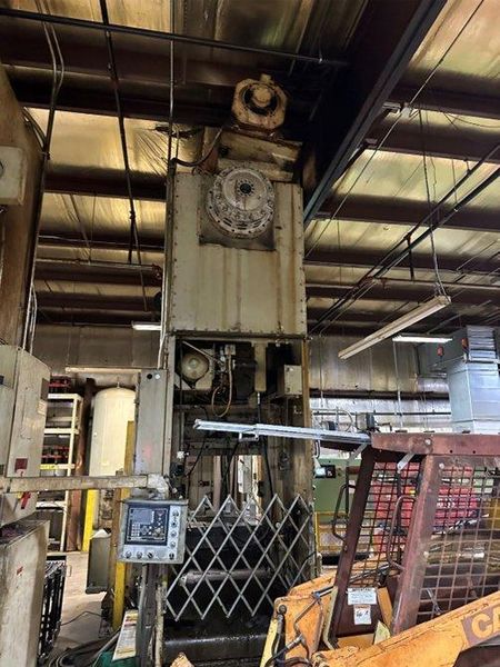 250 Ton NIAGARA E-250 OBS / Gap Frame Used Mechanical Metal Stamping Press For Sale, Under Power