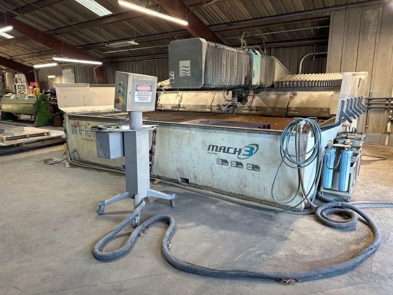 Flow Mach 3 4020B Waterjet Cutting System (2012)