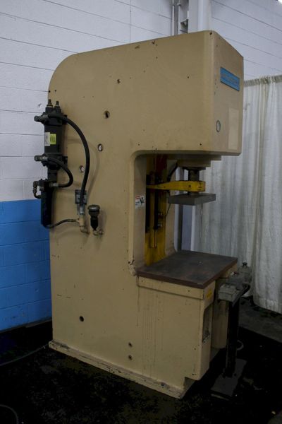 25 TON DENISON HYDRAULIC C FRAME  PRESS: STOCK #76354