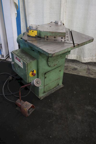 8-7/8" X 8-7/8" X 5/32" BOSCHERT MODEL PN-4 NOTCHER: STOCK #76117