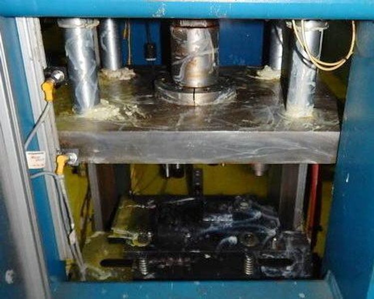 90 Ton FARGER & JOOSTEN MULTIPOWER Air/Oil Press
