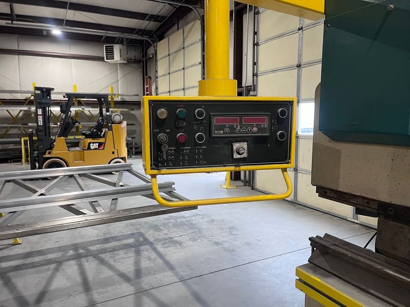 1997 Durma HAP 37200 Press Brake (#5990)