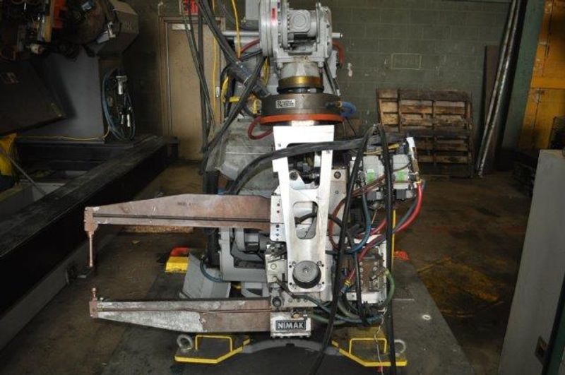 ARCWORLD YASKAWA MOTOMAN ROBOTIC SPOTWELDING CELL