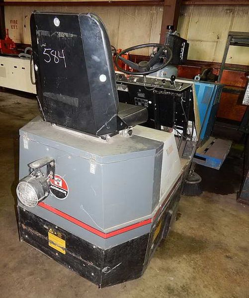 ADVANCE FLOOR SWEEPER