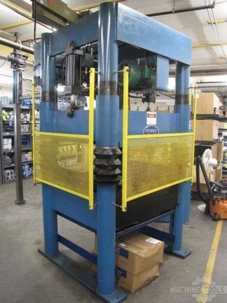 30 Ton Beckwood Four Post Hydraulic Press