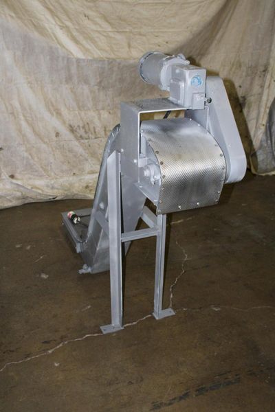 9" X 60" LIVONIA B-11 MAGNETIC INCLINE CONVEYOR