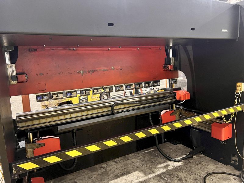 110 TON x 10' AMADA MODEL #HFE100-3S  HYDRAULIC PRESS BRAKE: STOCK #21984