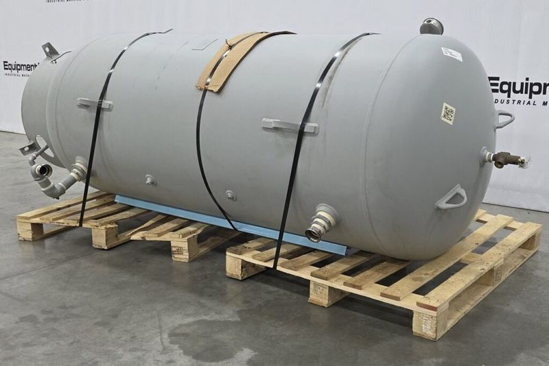 240 Gallon Vertical Air Receiver Handling Compressed Tank