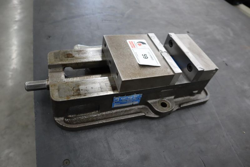 Kurt D-675 6" Machine Vise, Steel Jaws, Handle- Auction Item
