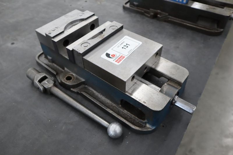 Kurt D-675 6" Machine Vise, Steel Jaws, Handle- Auction Item