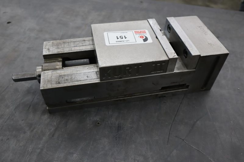 Kurt II PT600 6" Machine Vise, Horizontal-Vertical Mounting, Steel Jaws, Handle- Auction Item