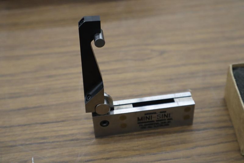 Kingmann WHite Mini-Sine- Auction Item