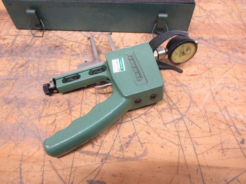 Federal 99P-20 Internal Groove/Diameter Gage 3.5" Reach 3" Range and .0005" Indicator, with Spare Arms and Metal Carry Case- Auction Item