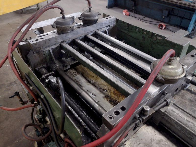24" TRIAD DESIGN & MFG FEEDER: STOCK #17013