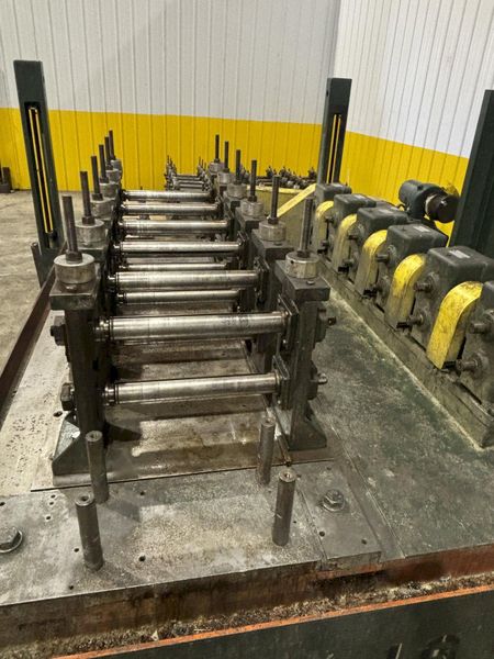 6 STAND X 2" YODER MODEL Q-150 U JOINT DRIVE RAFTED ROLLFORMER, W/ 7 RAFTS & 42  STANDS: STOCK #