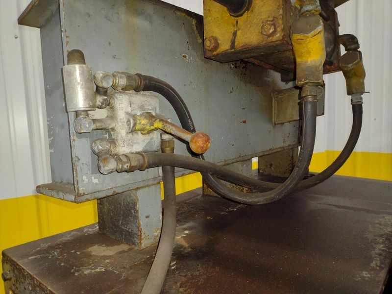 10,000 LB X 24" WIDE X .187" AIR FEEDS COIL CRADLE STRAIGHTENER / UNCOILER: STOCK 17042