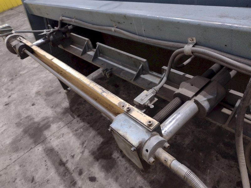 8' X 11 GAUGE AMADA MODEL #S-2532 HYDRAULIC POWER SHEAR WITH BACK GAUGE: STOCK #23421