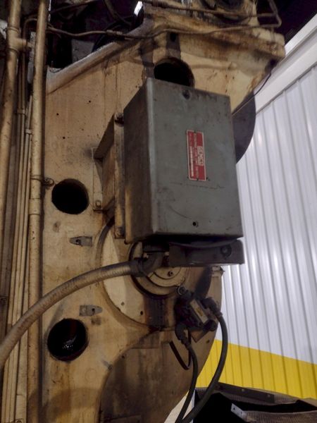 800 TON BLISS MODEL #26 KNUCKLE JOINT PRESS, 2.5" STROKE: STOCK #21707