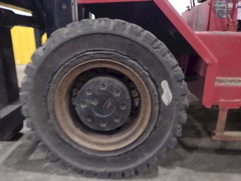 50,000 LB CAPACITY TAYLOR (EAGLE FRAME) MODEL #YS DETROIT DIESEL HEAVY DUTY FORKLIFT: STOCK #181