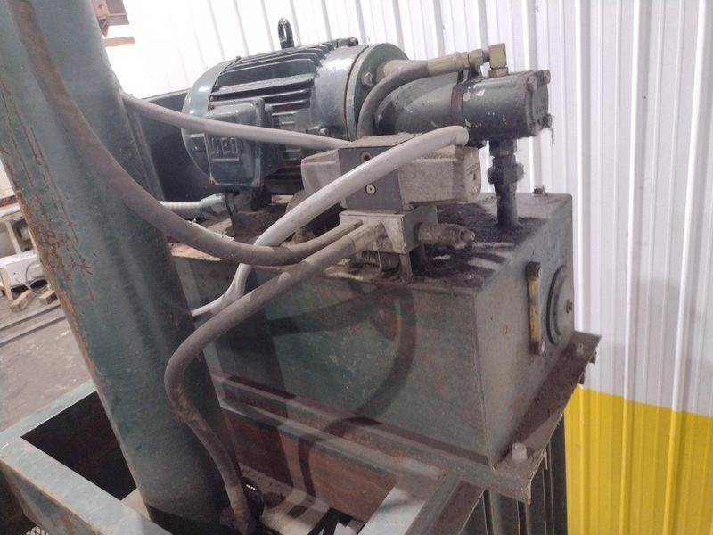 48" X 48" X 24" EPCO VERTICAL HYDRAULIC BALER: STOCK #22919