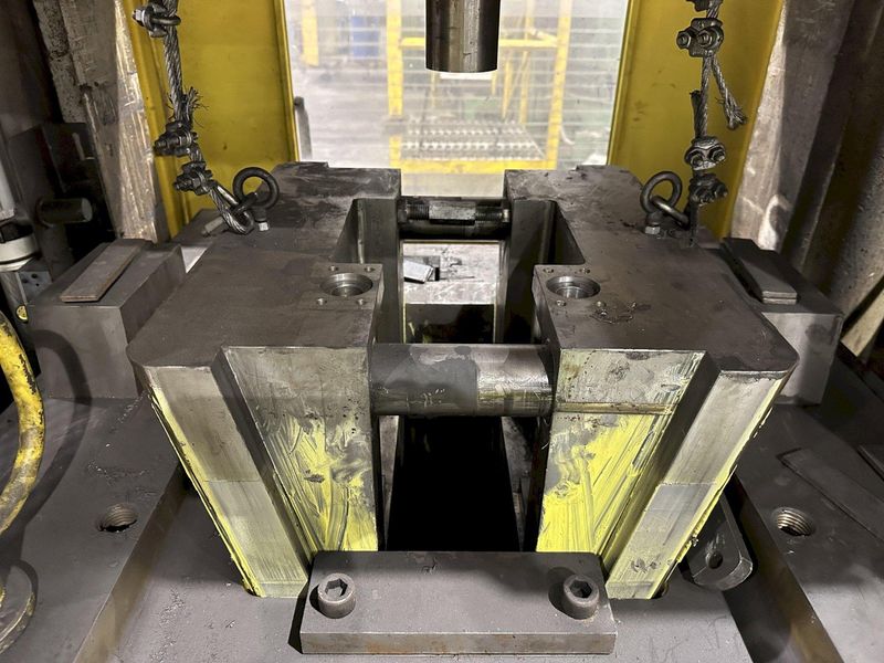 500 TON HPM (PTI REBUILT) 36" X 36" BED HYDRAULIC PRESS: STOCK #20202