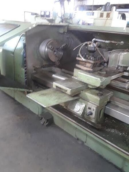 OSP 2200L CNC CONTROL, 8" AND 12" CHUCKS Under Power / Capable of handling up to 18 inch chuck